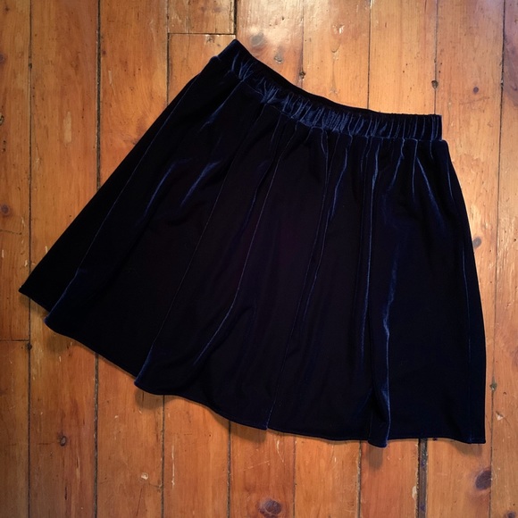 2 For 1 Velvet American Apparel skirts ❤️💙 - Picture 12 of 14